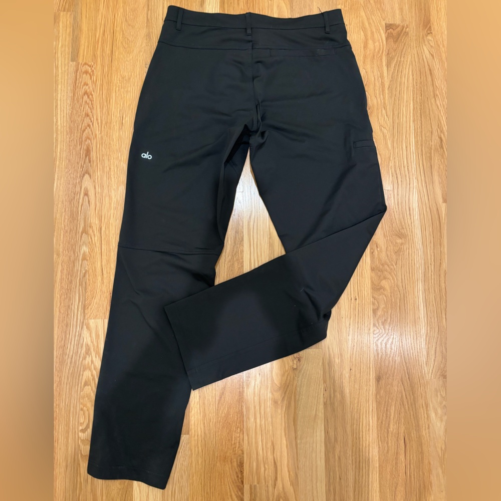 ALO Yoga Men's Black Cargo Pants - Picture 2 of 3